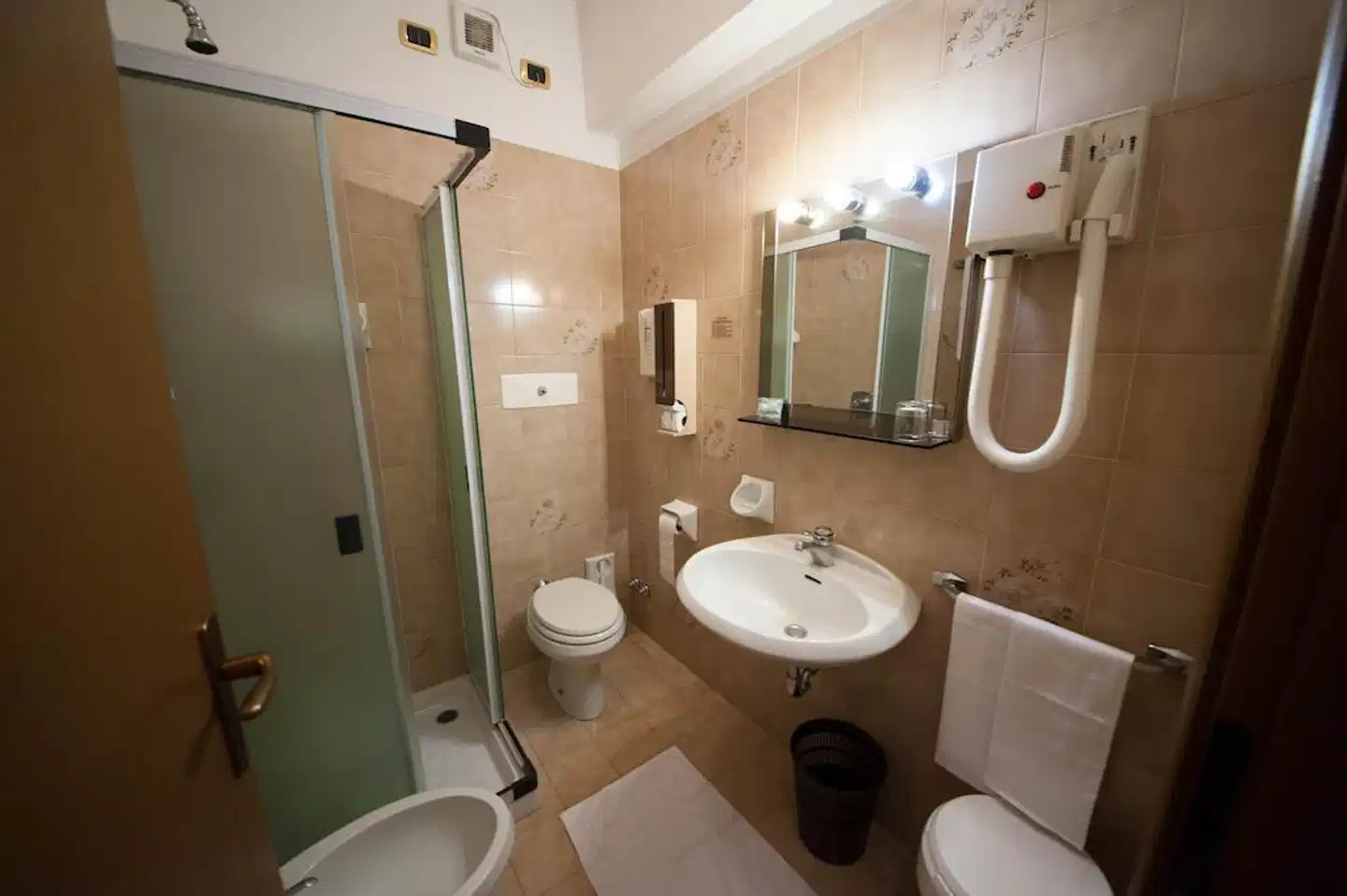 HP Fly Hotel Bologna Badezimmer