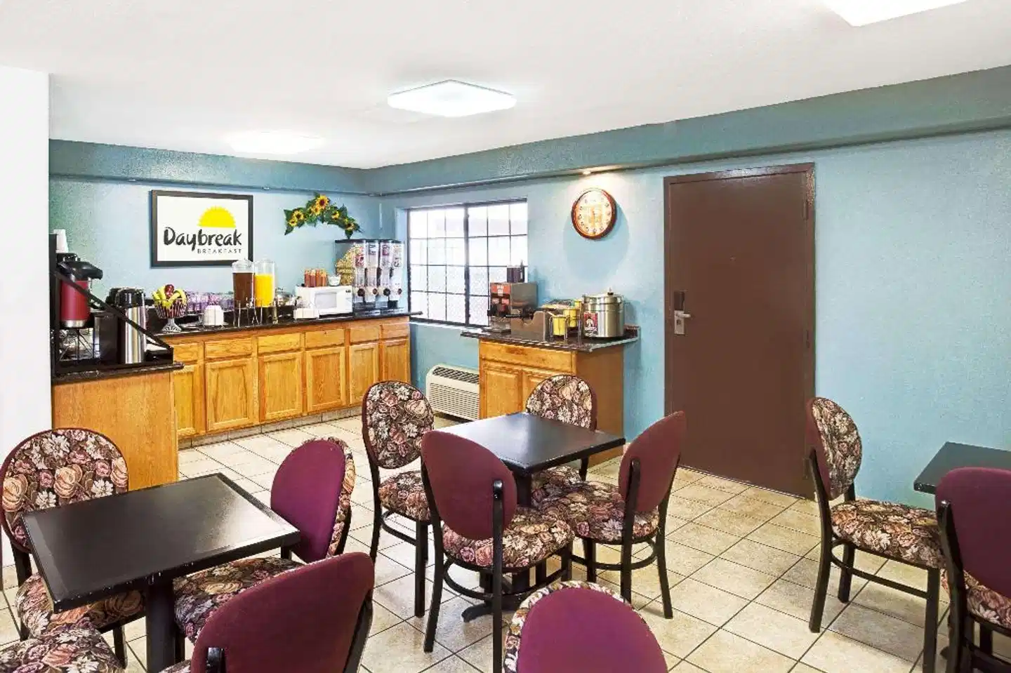 Days Inn & Suites by Wyndham Artesia Bar