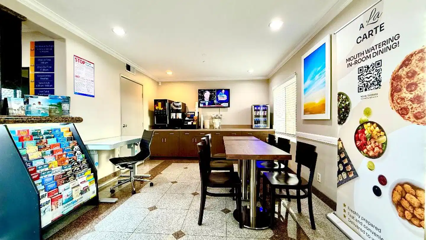 Days Inn by Wyndham Los Angeles LAX/Redondo & Manhattan Bch Bar