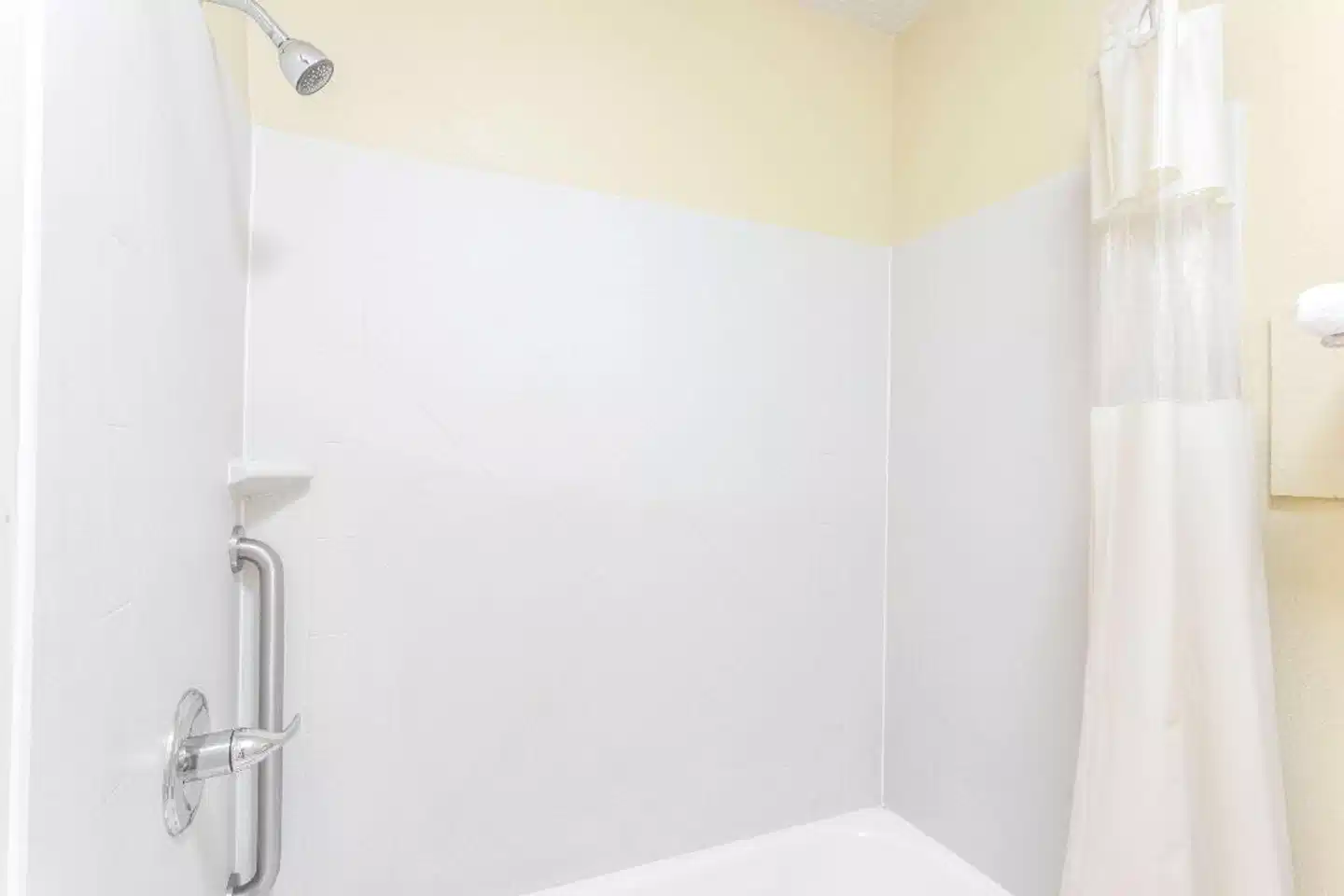 Days Inn by Wyndham Yazoo City Badezimmer