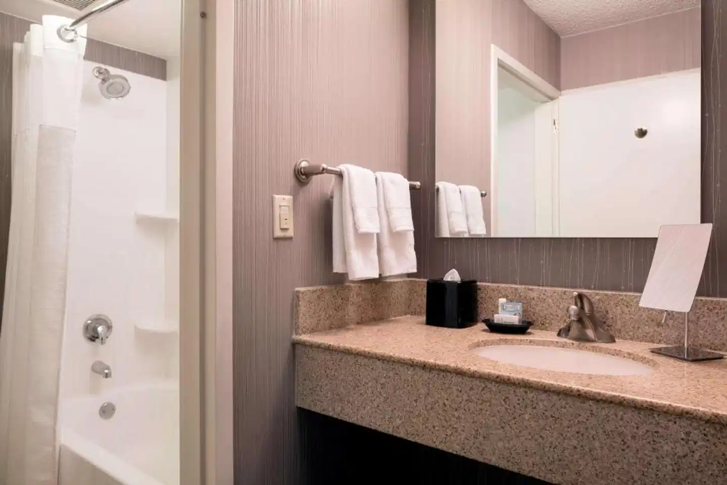 Sonesta Select Los Angeles Torrance South Bay Badezimmer