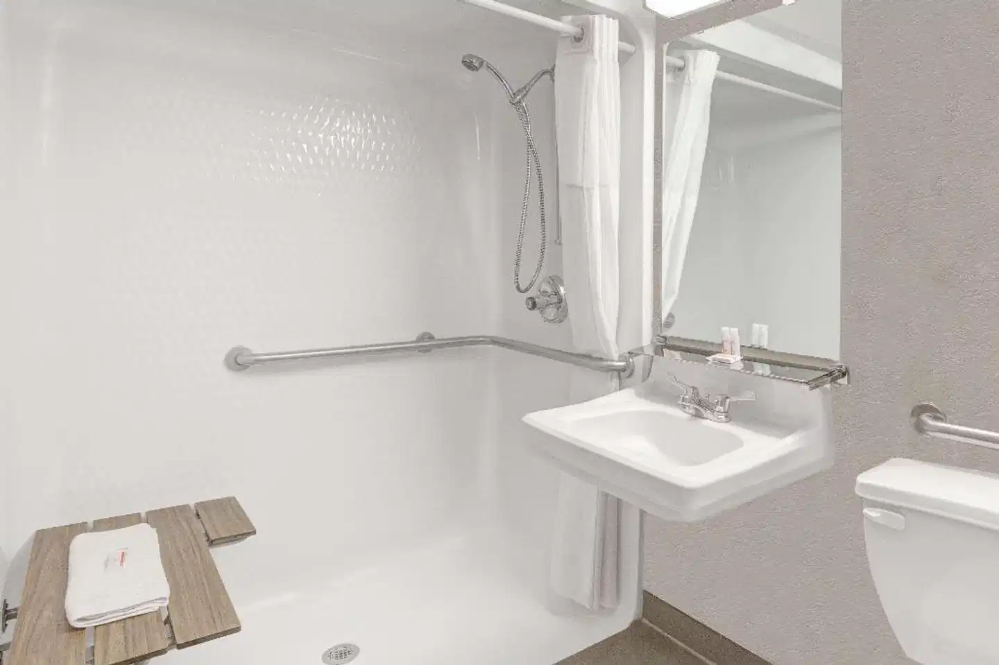 Baymont by Wyndham San Marcos Badezimmer