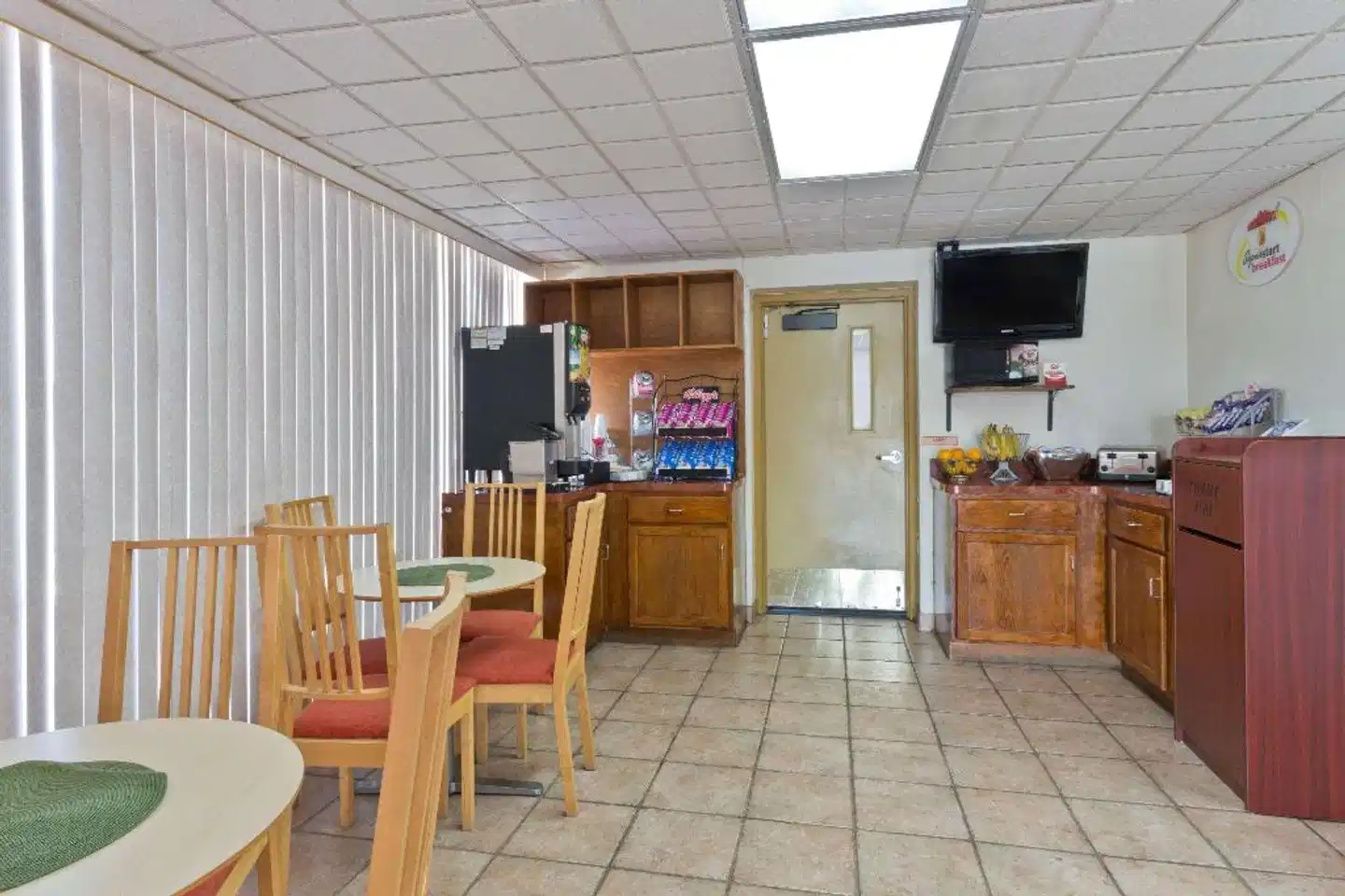 Super 8 by Wyndham Melbourne Lobby