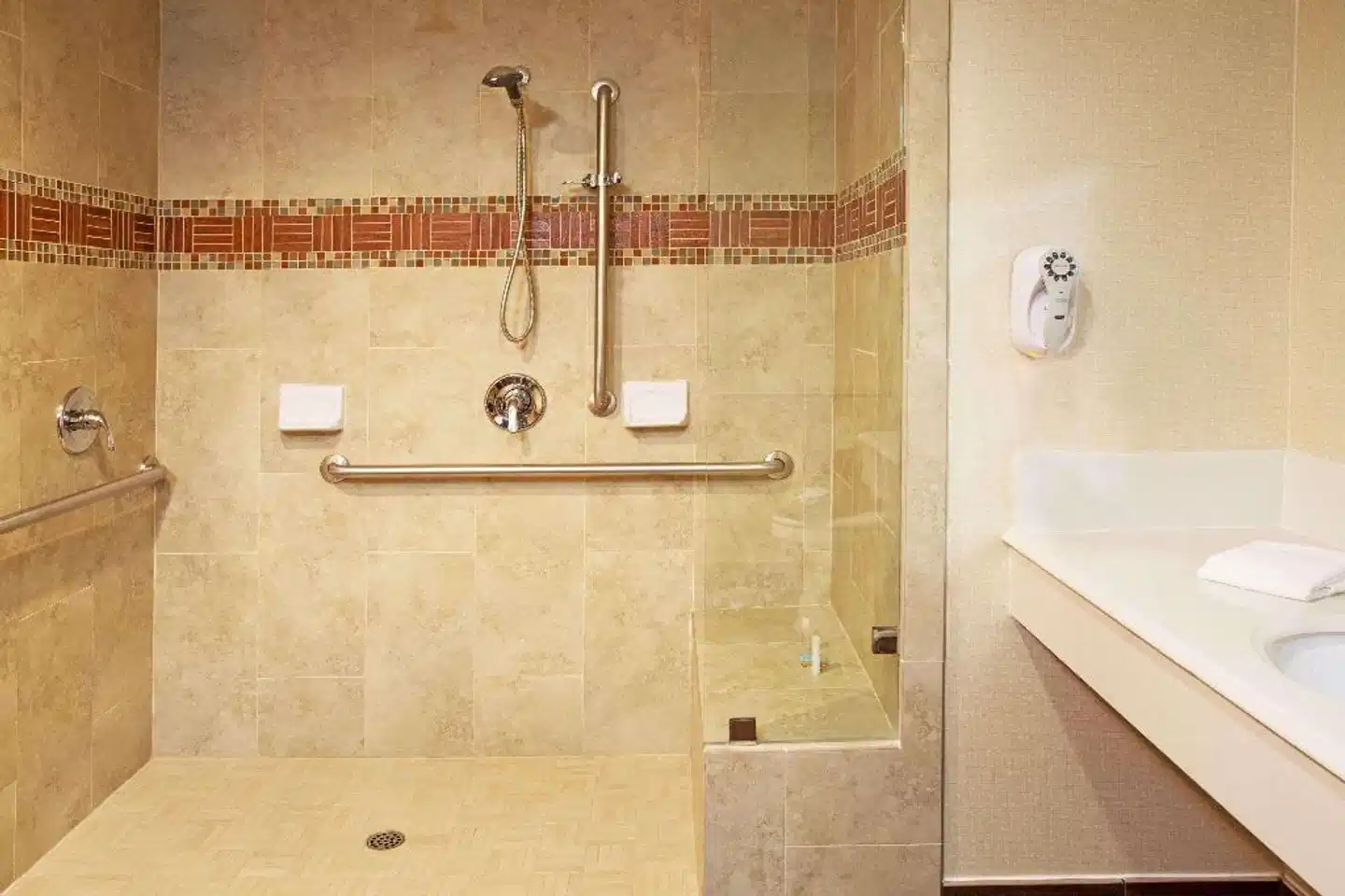 Travelodge by Wyndham Ocean Front Badezimmer