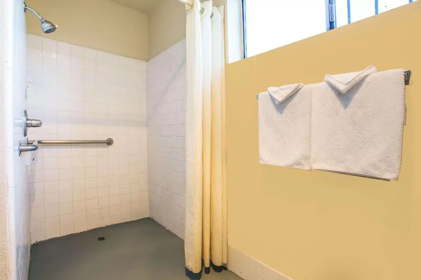 Travelodge by Wyndham Turlock Badezimmer