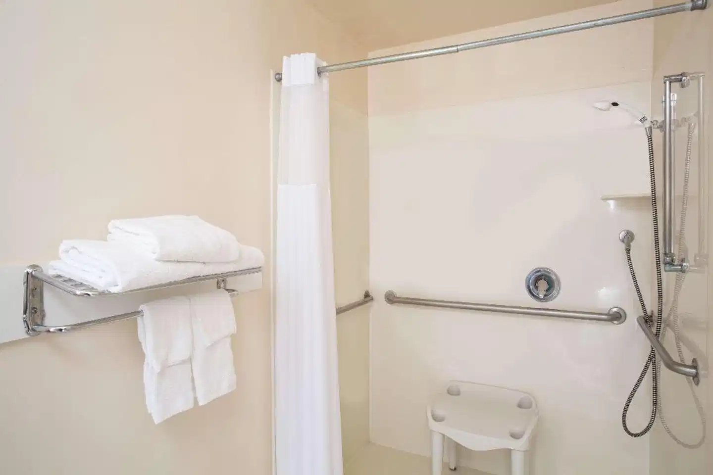 Ramada by Wyndham Draper Badezimmer