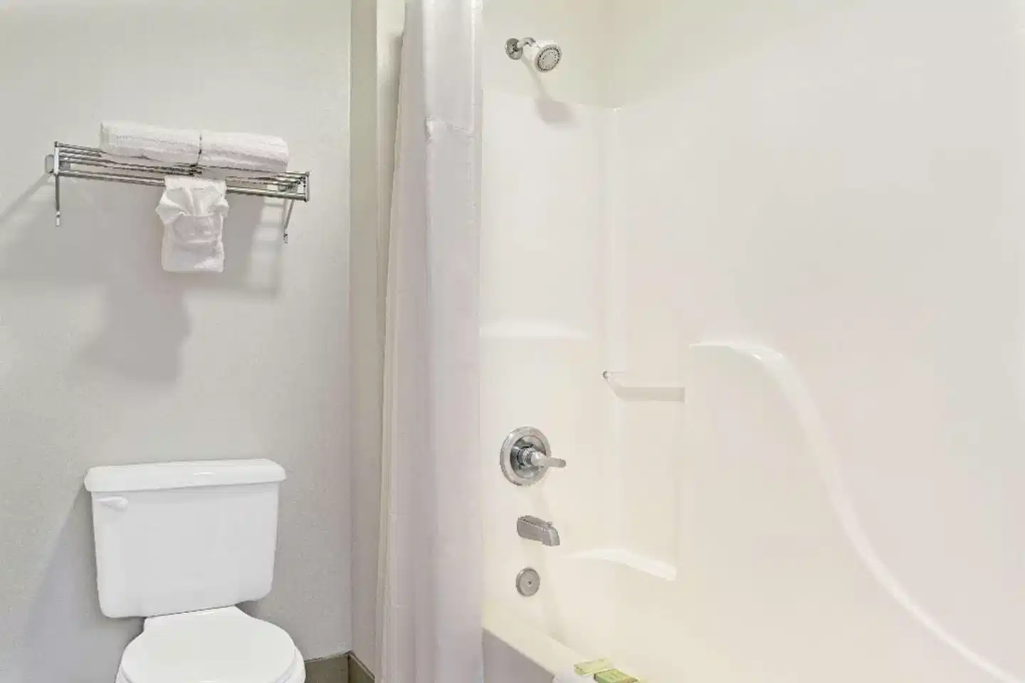 Super 8 by Wyndham Tucson/Grant Road Area AZ Badezimmer