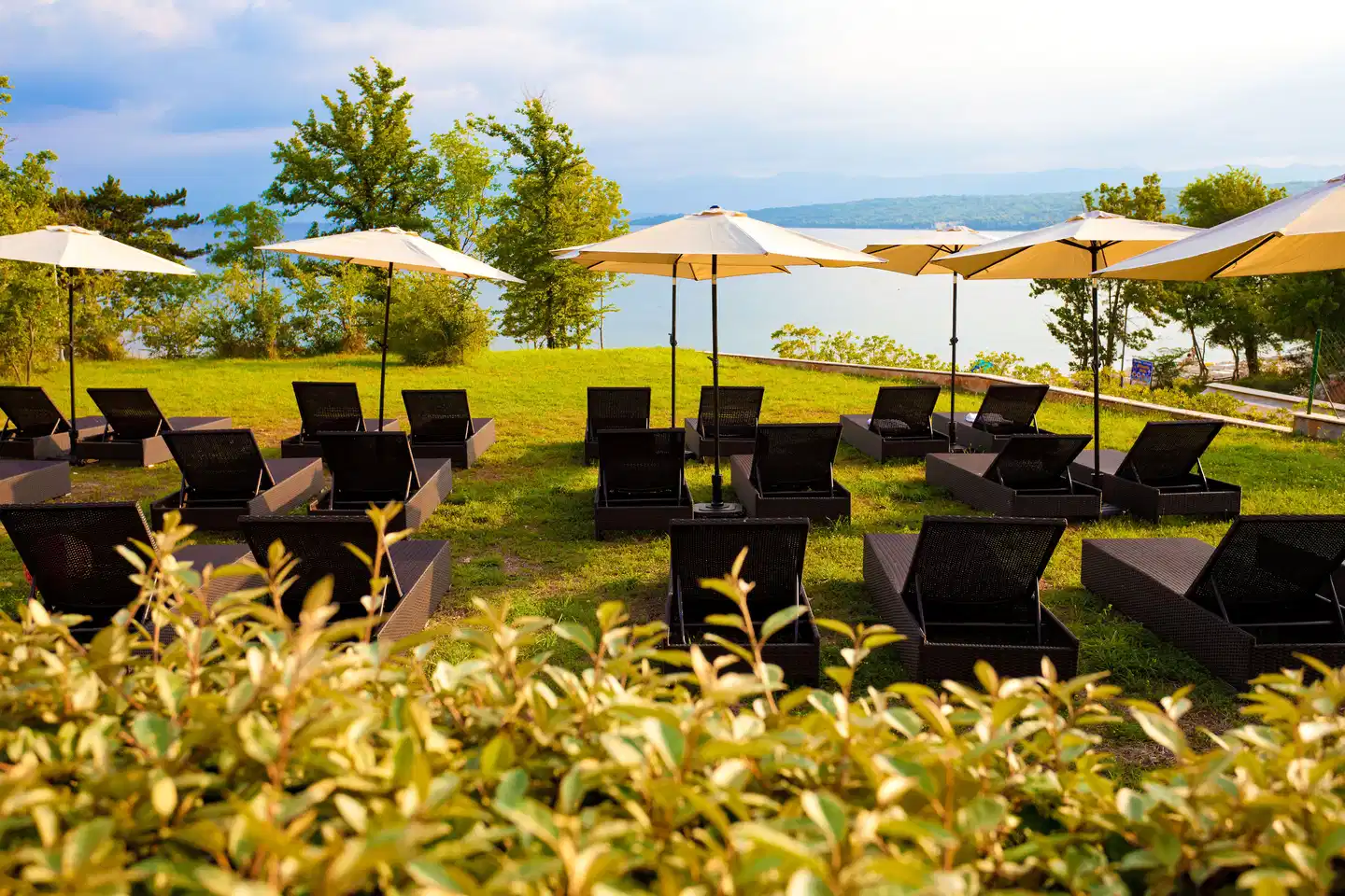 Blue Waves Resort Garten