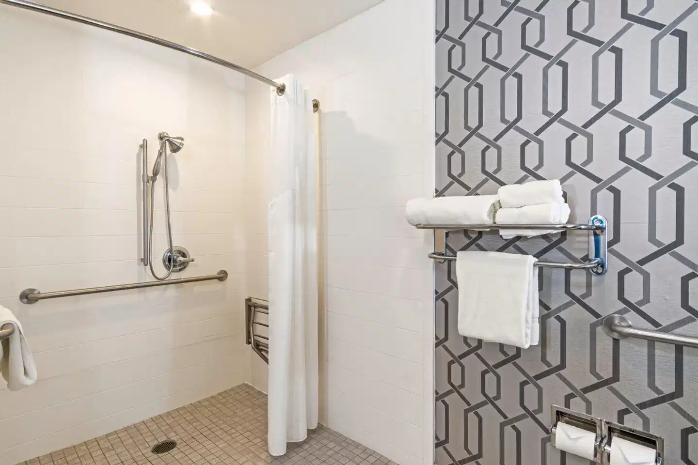 Holiday Inn Express Hotel & Suites Hollywood Walk of Fame, an IHG Hotel Badezimmer