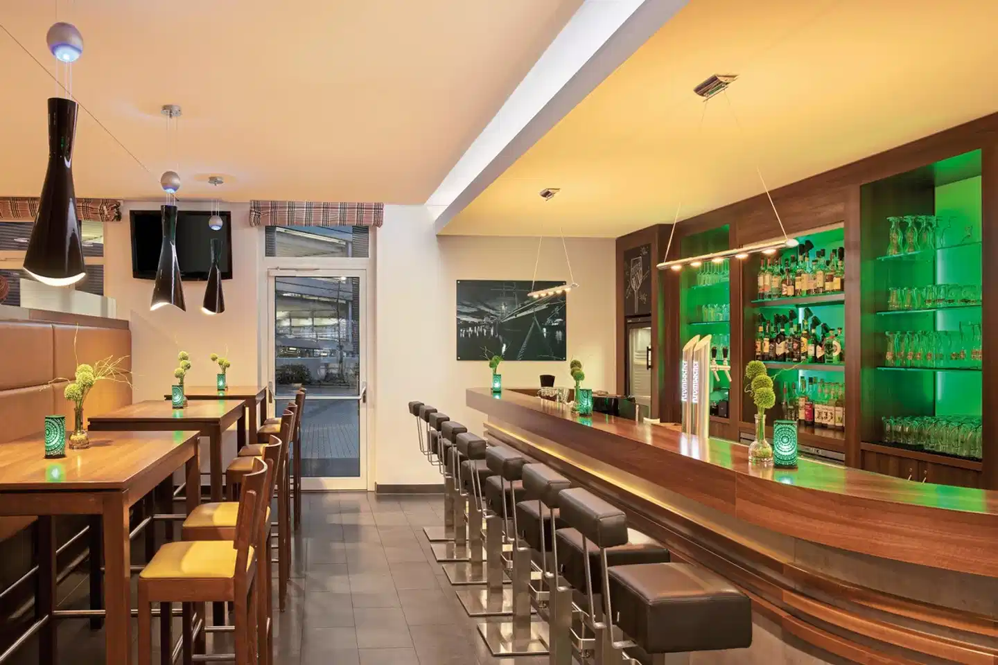 Holiday Inn Express Bremen Airport Bar