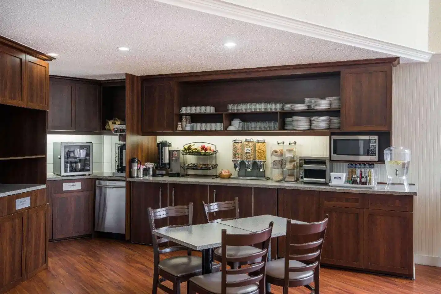 CLARION POINTE QUEBEC Bar