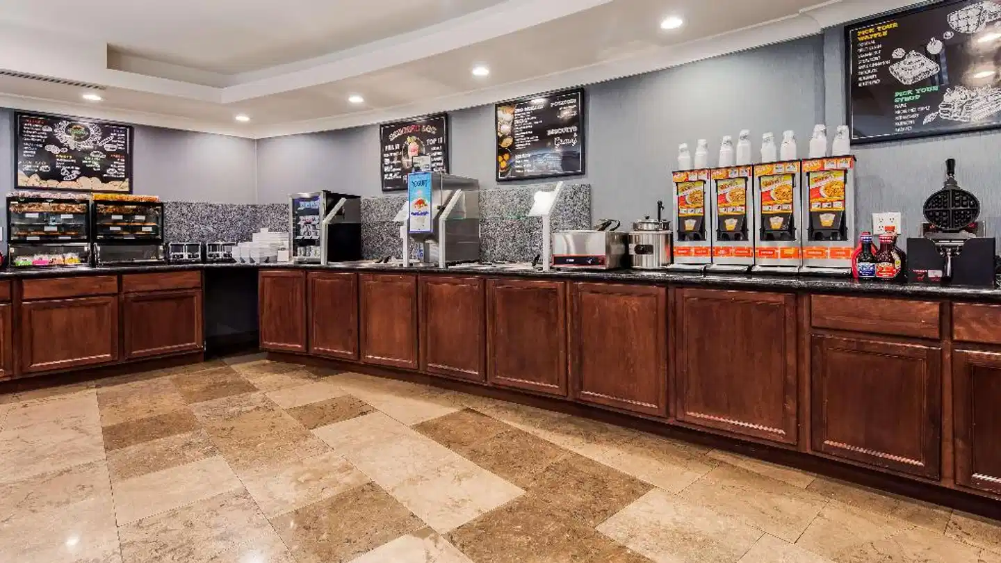 Best Western PLUS Avita Suites Lobby