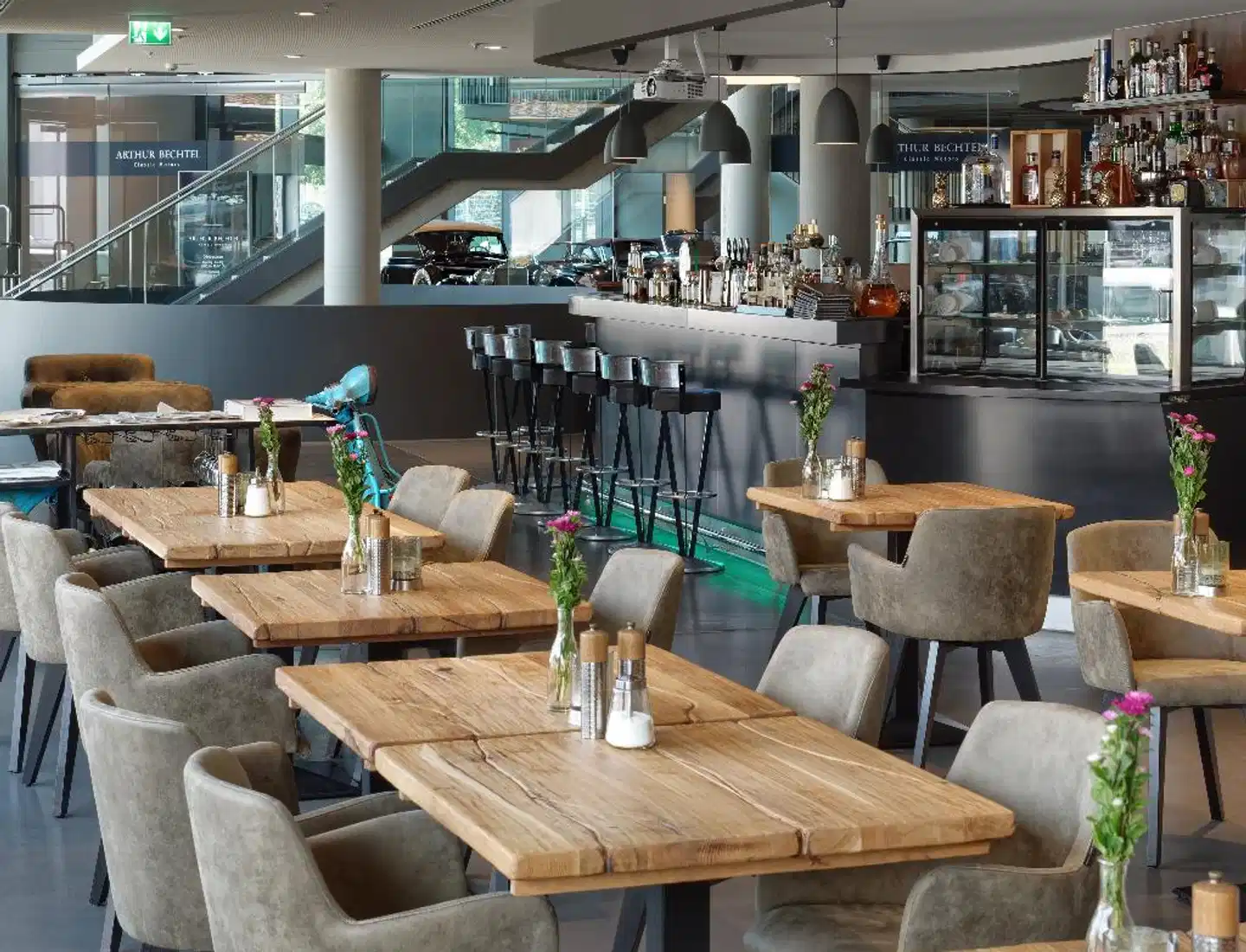 V8 Hotel Classic Motorworld Region Stuttgart Bar