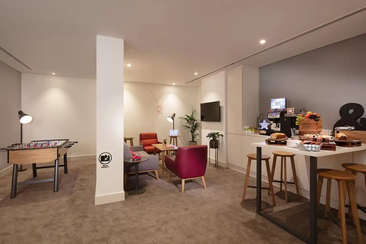 Rove At The Park Bar