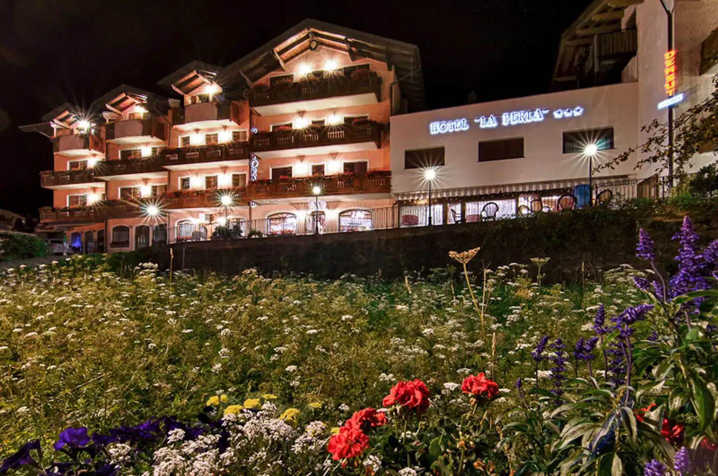 Family Hotel La Perla Aussenansicht