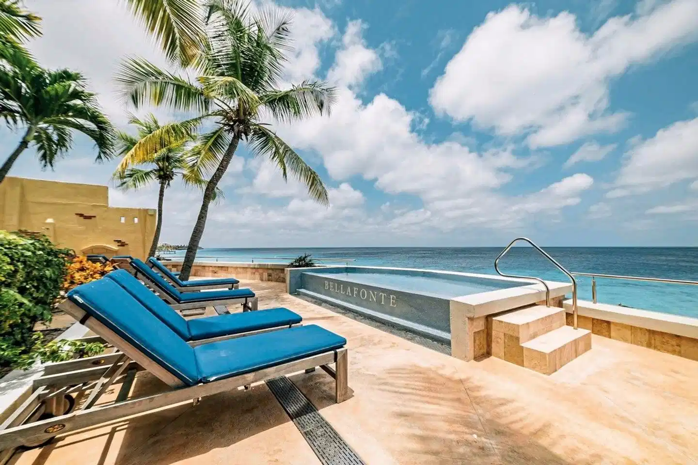 The Bellafonte Luxury Oceanfront Hotel Terrasse