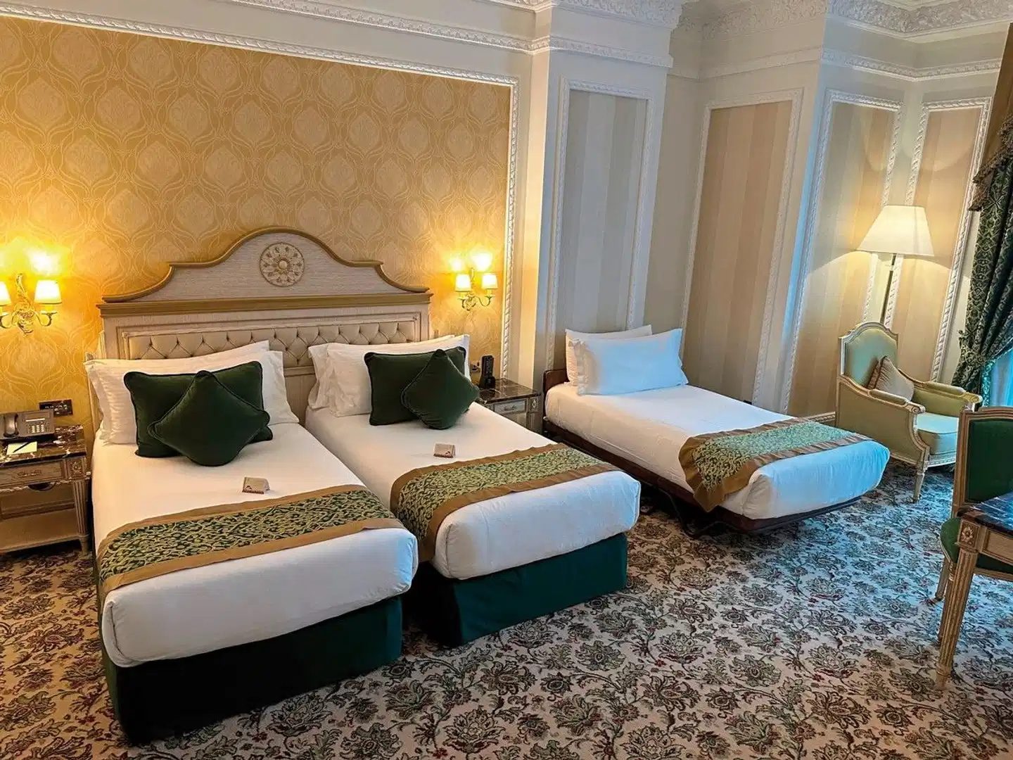 Royal Rose Abu Dhabi, Curio Collection by Hilton Wohnbeispiel