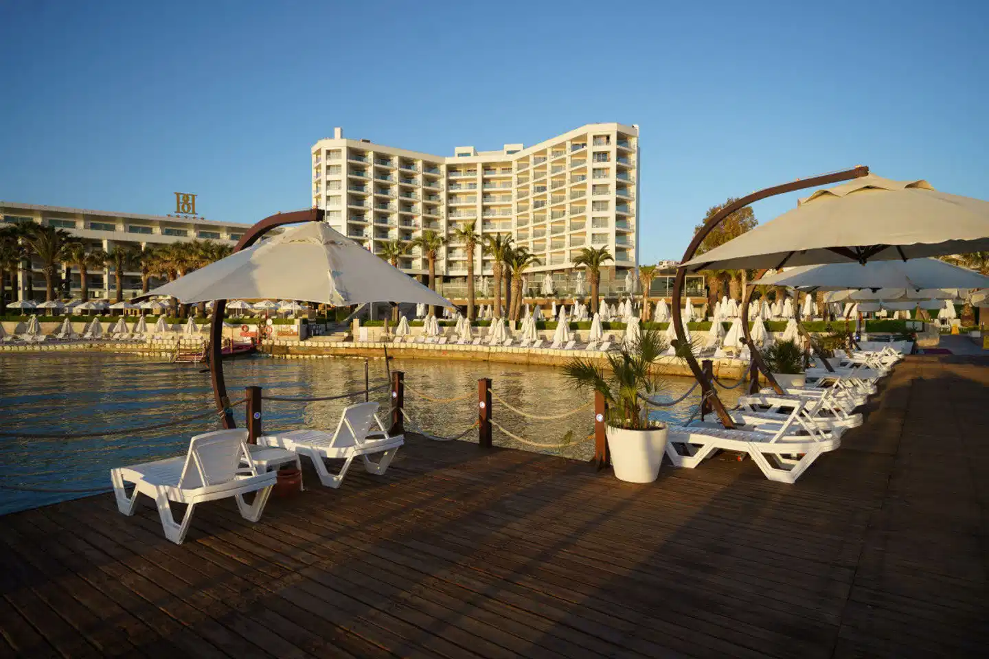 Boyalik Beach Hotel & Spa Terrasse