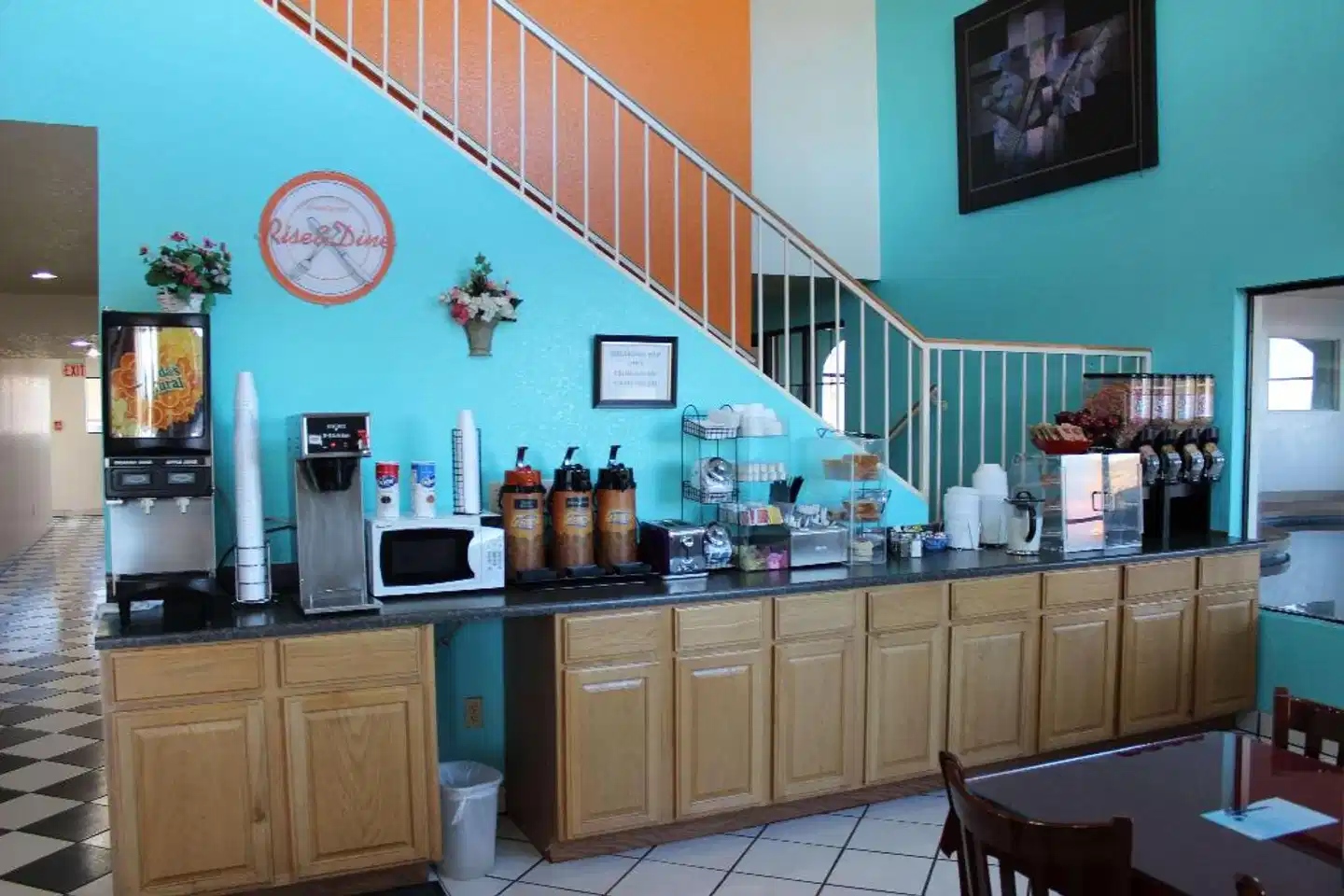 Howard Johnson Holbrook Bar