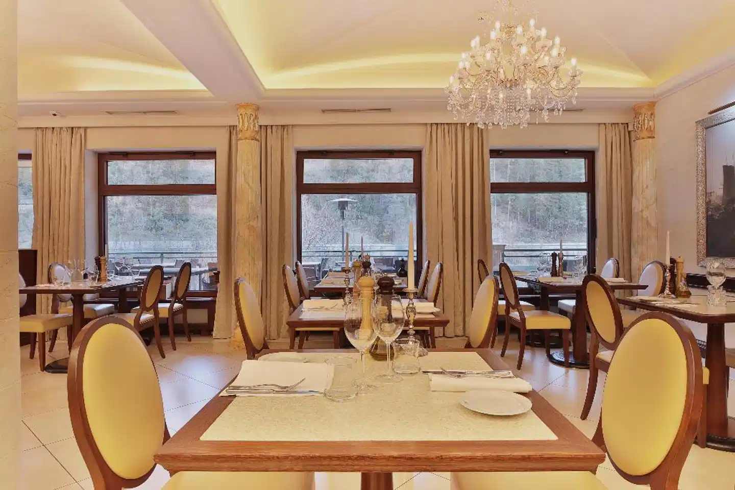 Luxury Wellness Resort Retro Riverside Restaurant