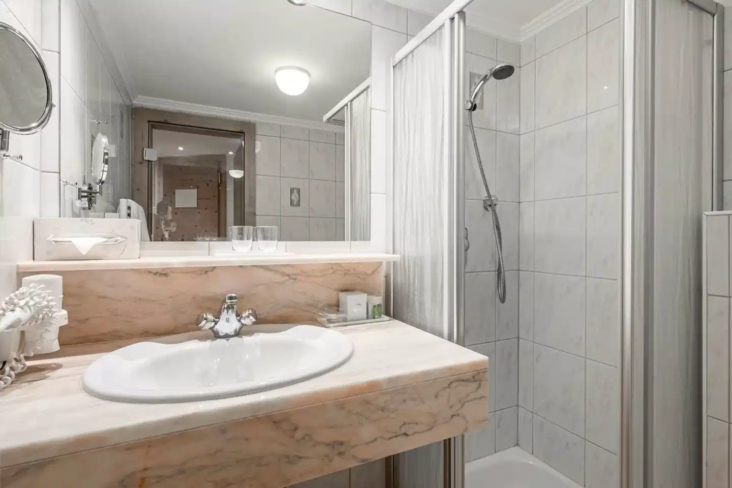 Bellevue 4 Sterne Superior Badezimmer