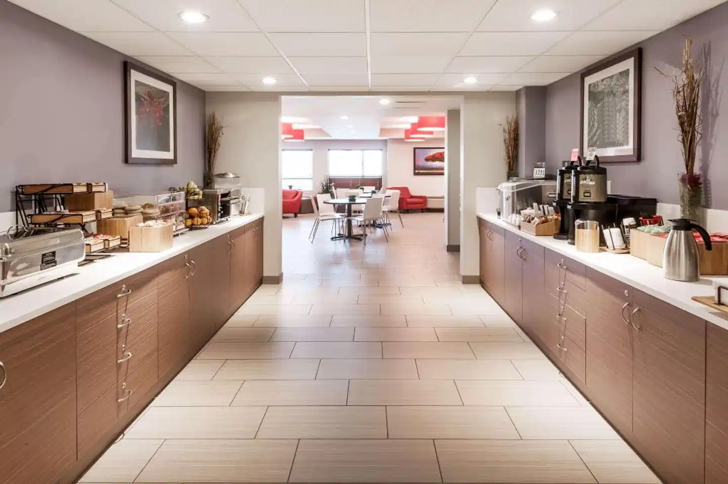 Microtel Inn & Suites by Wyndham Fort St John Bar