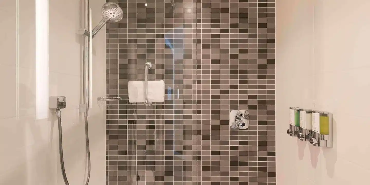 Hampton by Hilton Frankfurt City Centre Messe Badezimmer