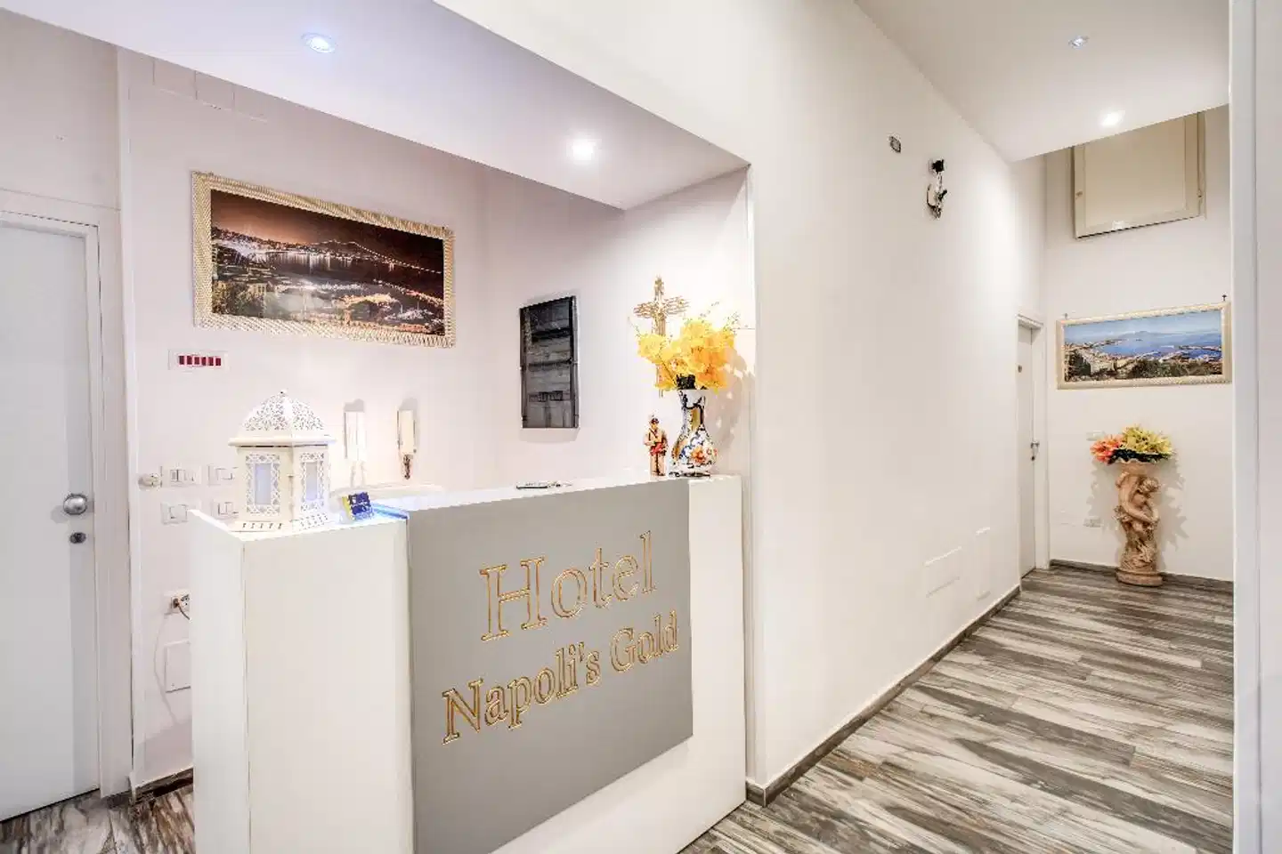 Napoli's Gold Lobby