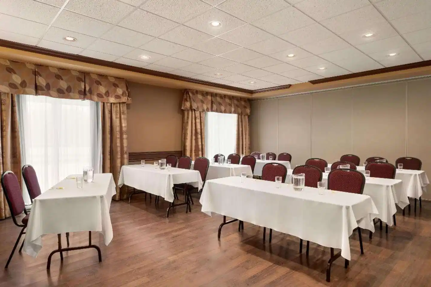 Days Inn by Wyndham Levis Konferenz