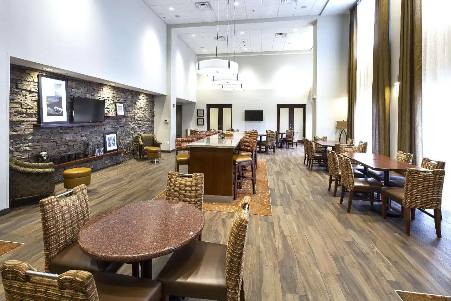 Hampton Inn & Suites Page - Lake Powell Bar