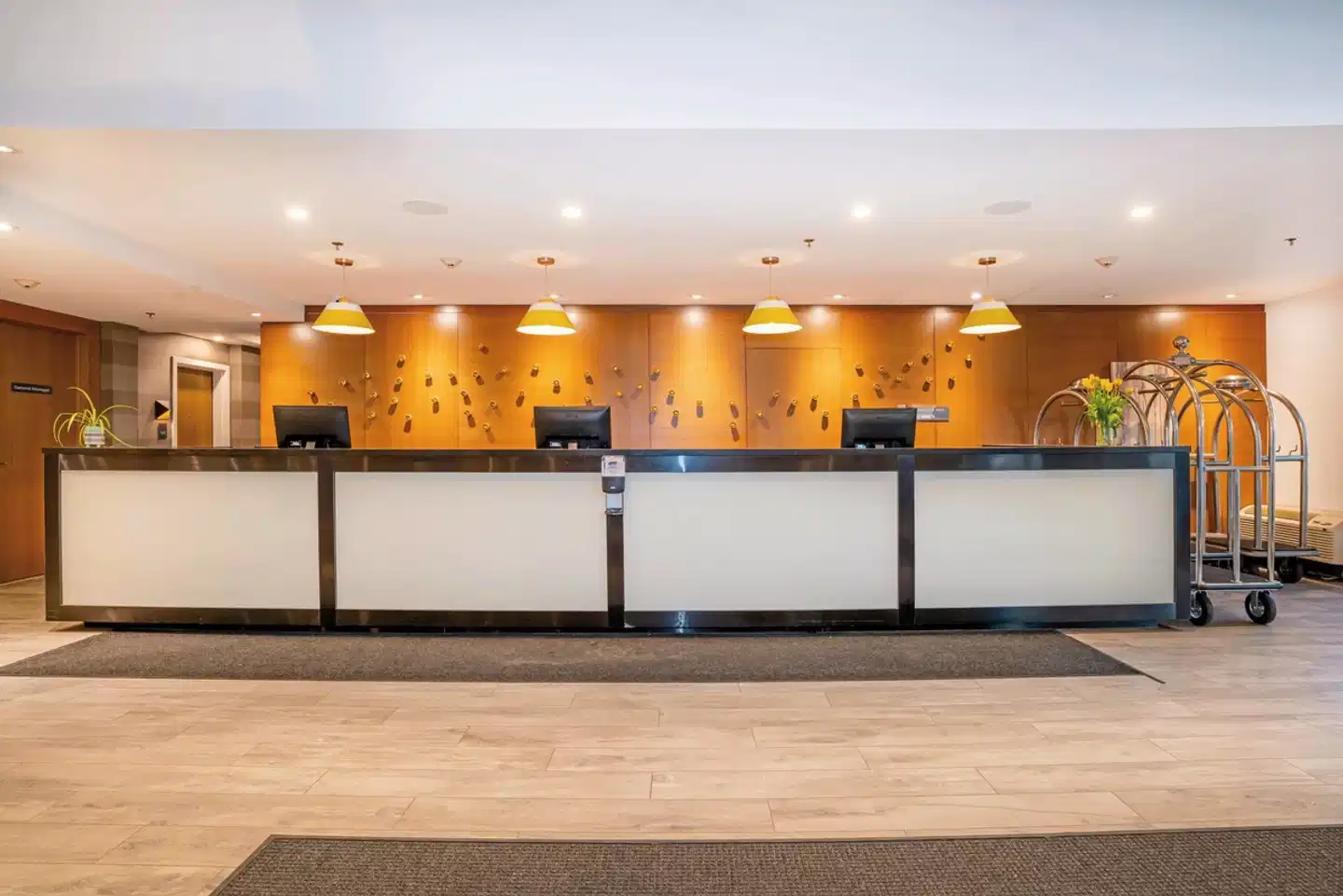 Sandman Hotel Hamilton Lobby