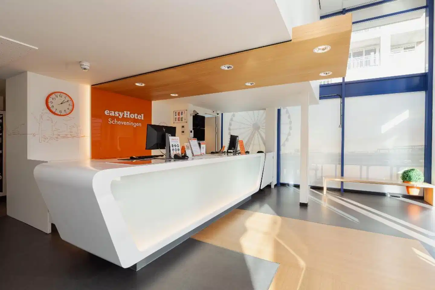 easyHotel The Hague Scheveningen Beach Lobby