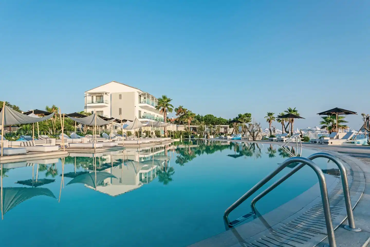 Blue Carpet Luxury Suites Pool