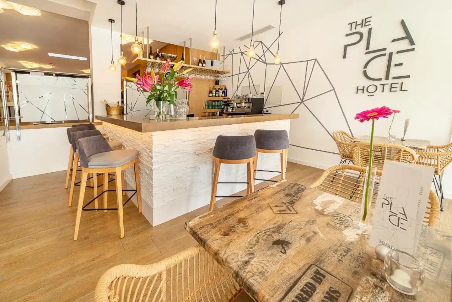 Hotel The Place Lobby