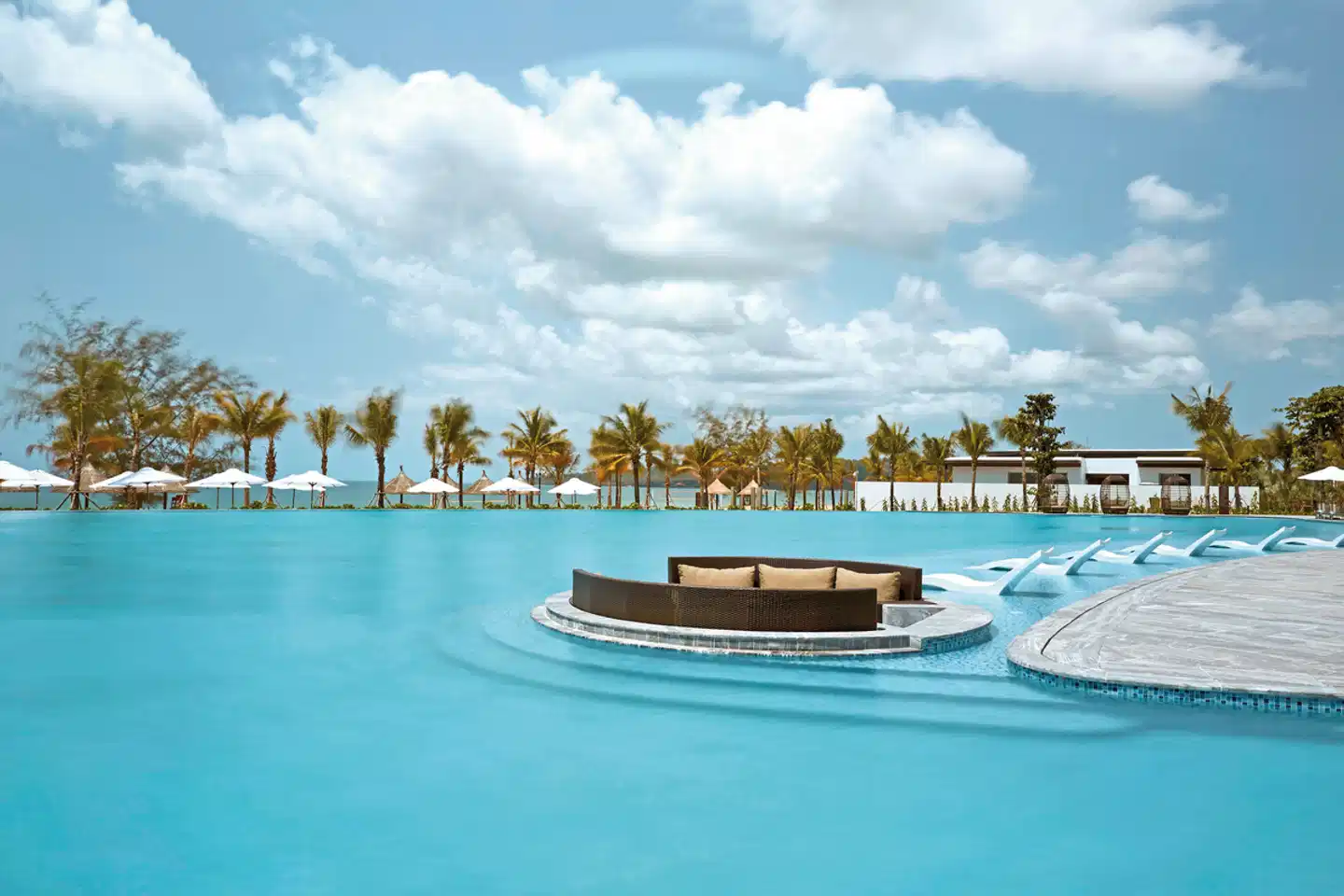 Mövenpick Resort Waverly Phu Quoc Pool