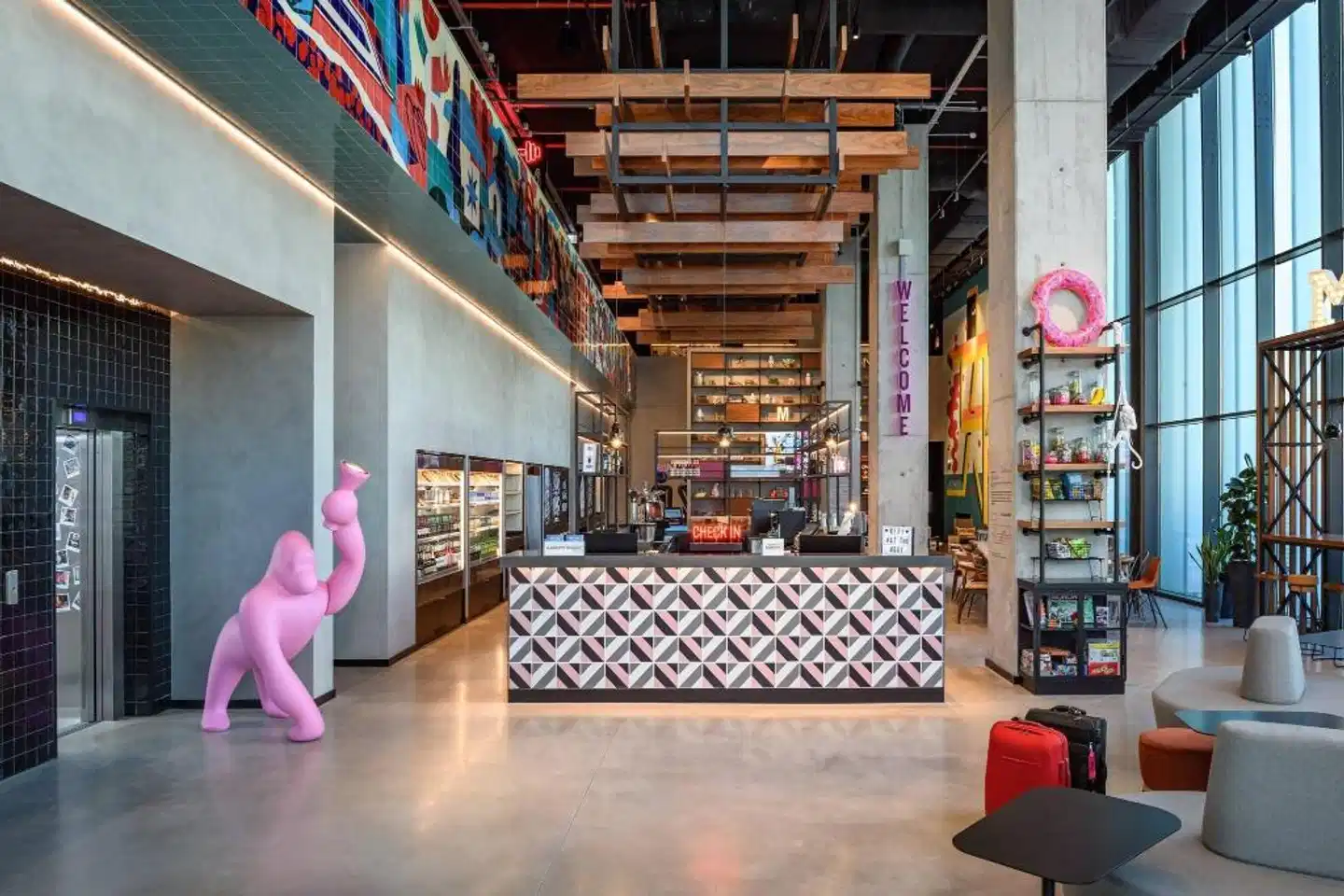 Moxy Lisboa Oriente Lobby