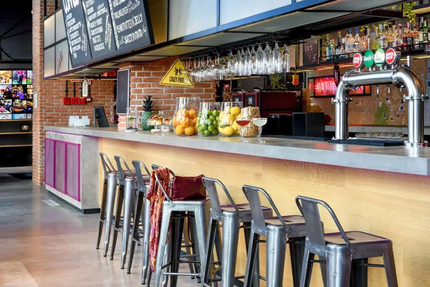 Moxy Lisbon City Bar