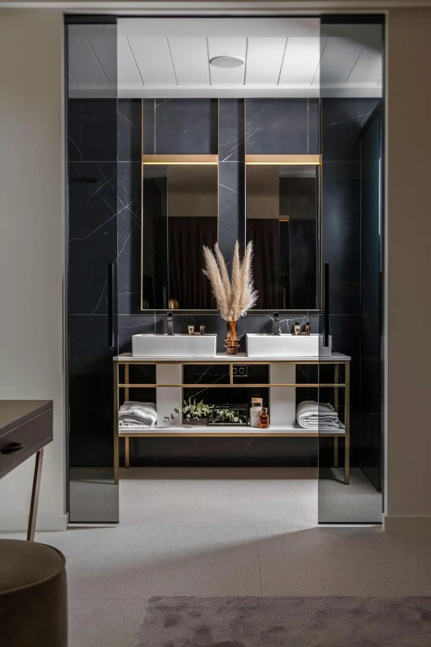 We.me Suite Hotel Lobby