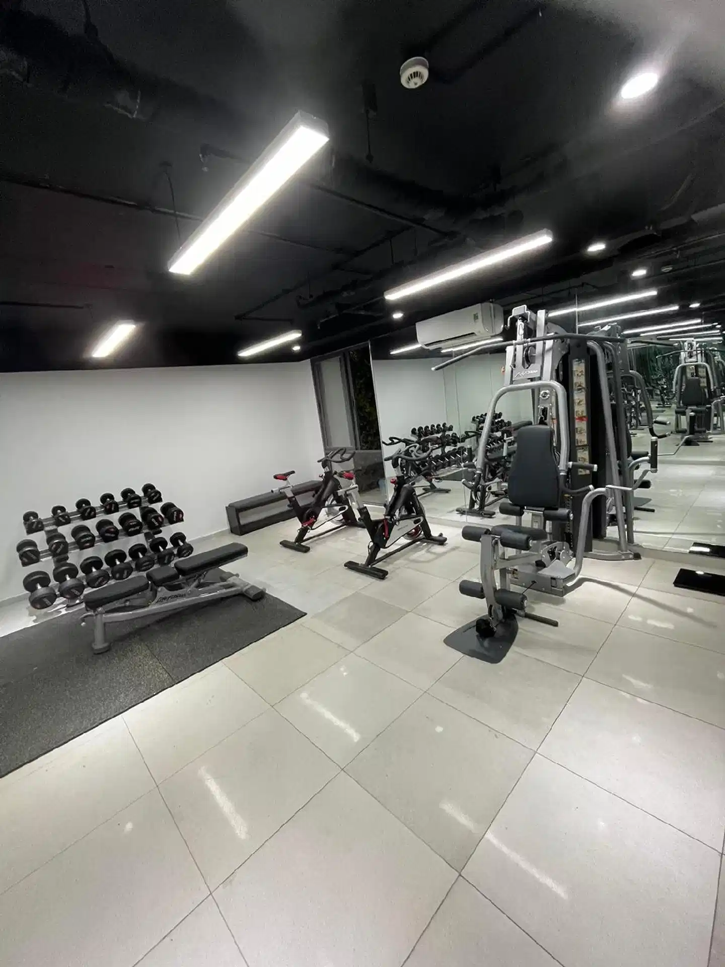 Melina Turtle Lake Saigon Center Sport und Entertainment