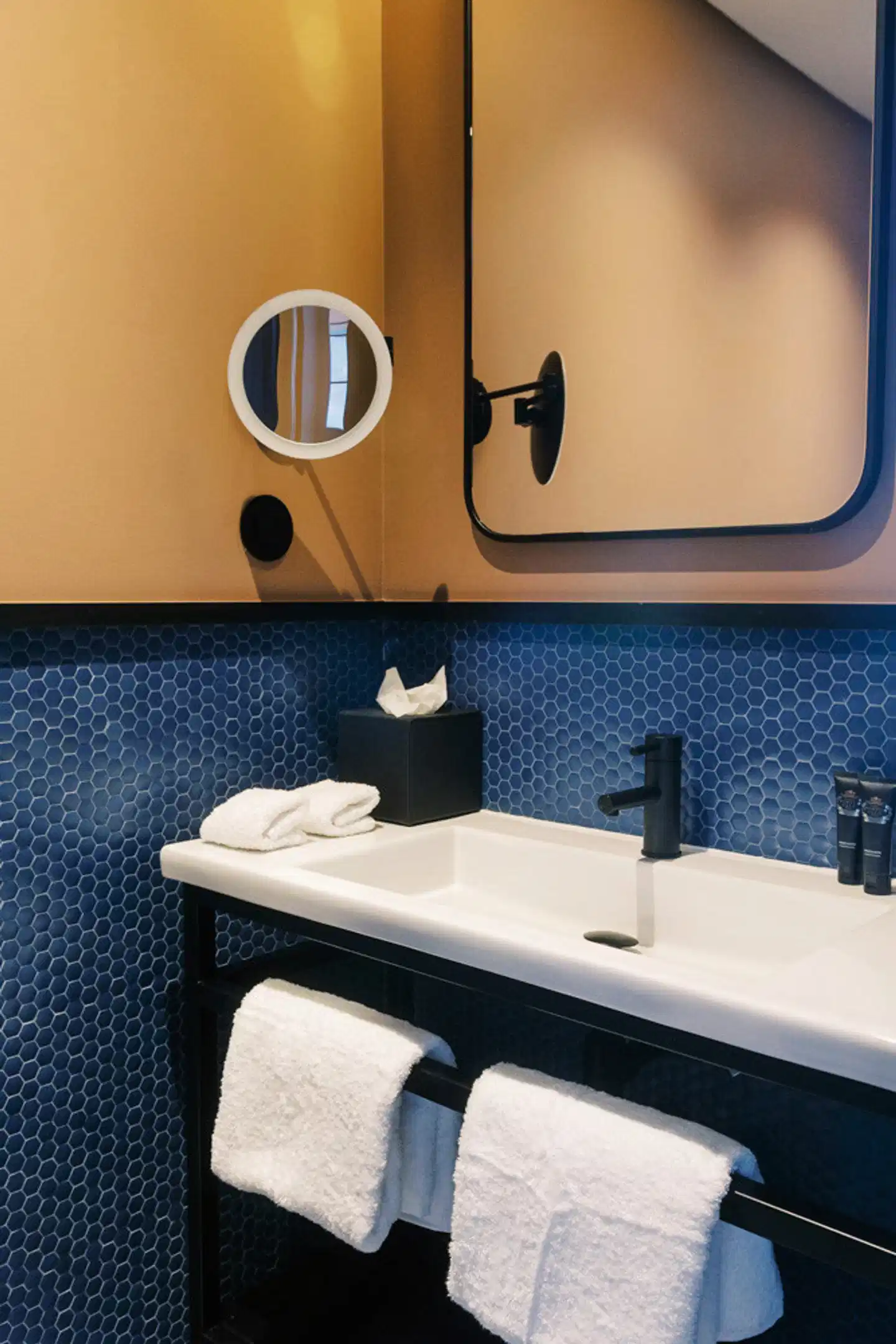 The Editory Riverside Santa Apolonia Badezimmer