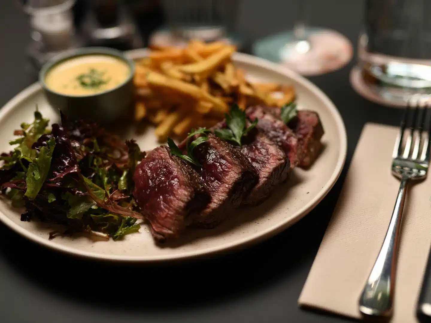 TRIBE Paris La Défense Esplanade Restaurant