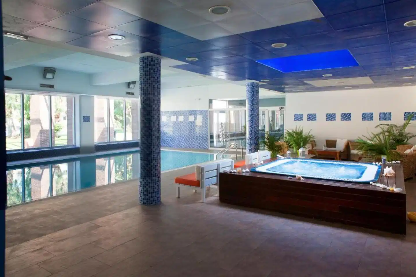 Ibersol Spa Aqquaria Suites Hallenbad