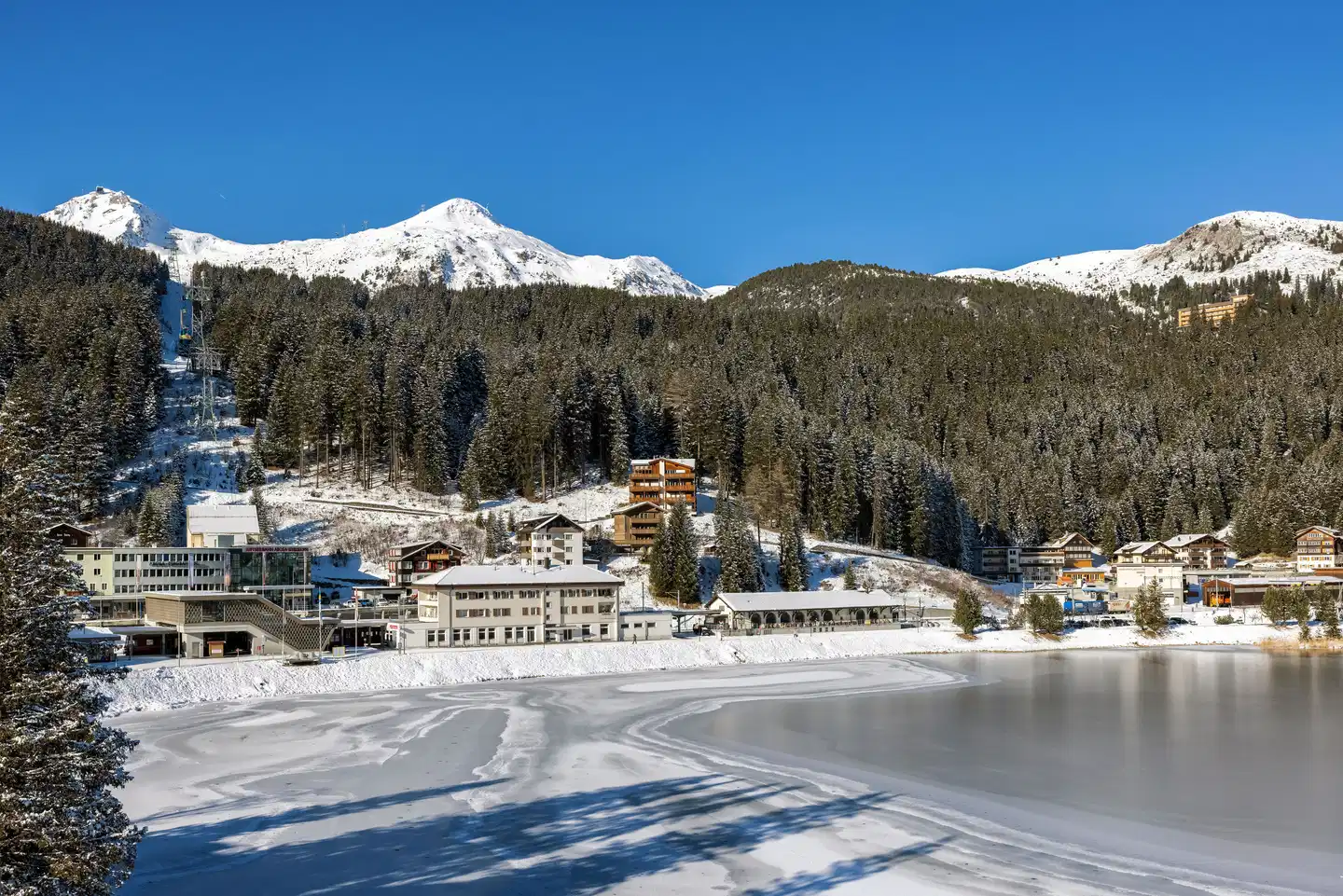 Hotel AVES Homebase Arosa Aussenansicht