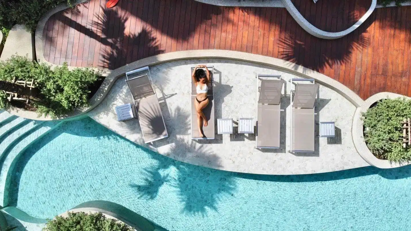 Panwaburi Beachfront Resort (SHA Extra Plus) Hallenbad