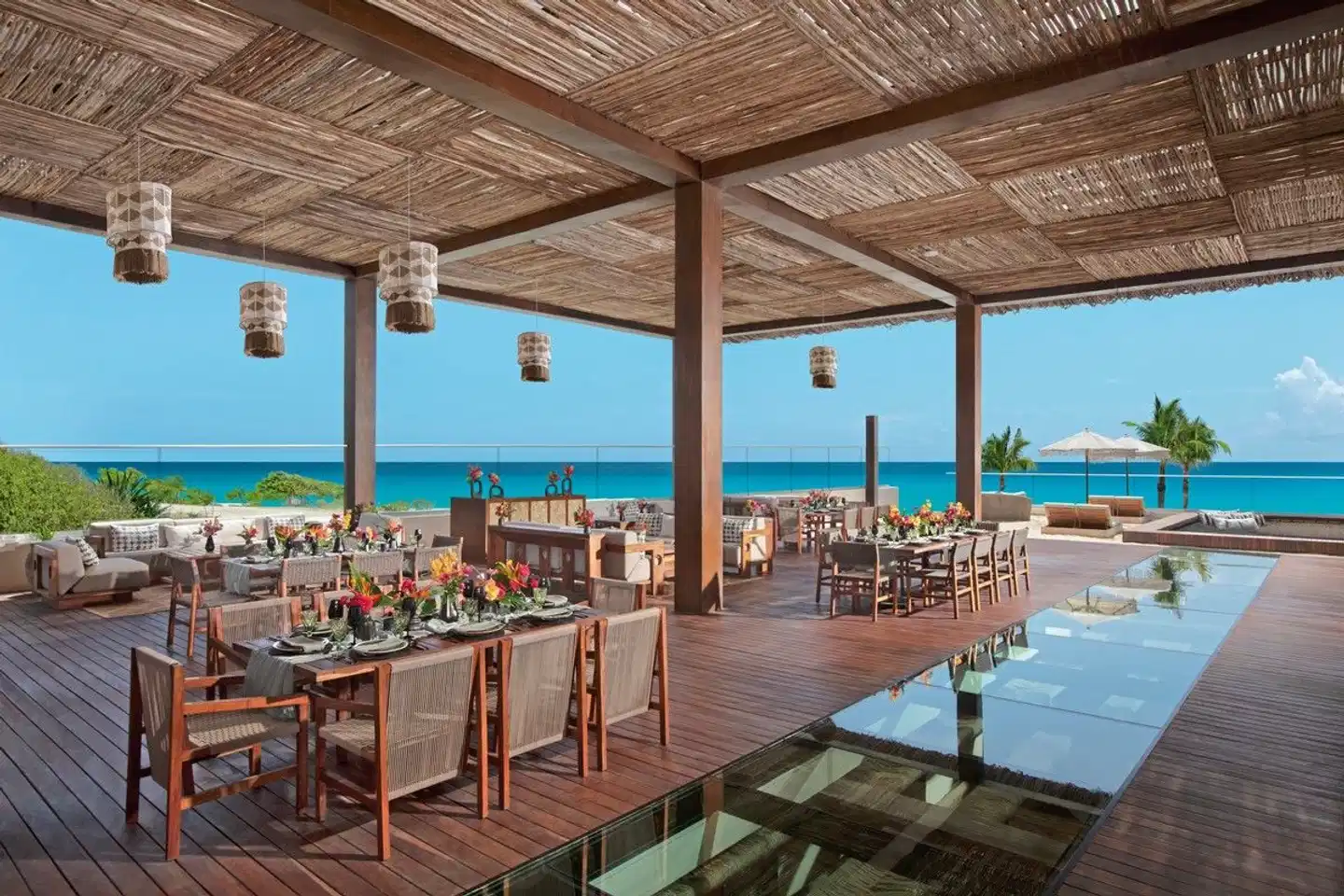 Hyatt Vivid Grand Island Bar