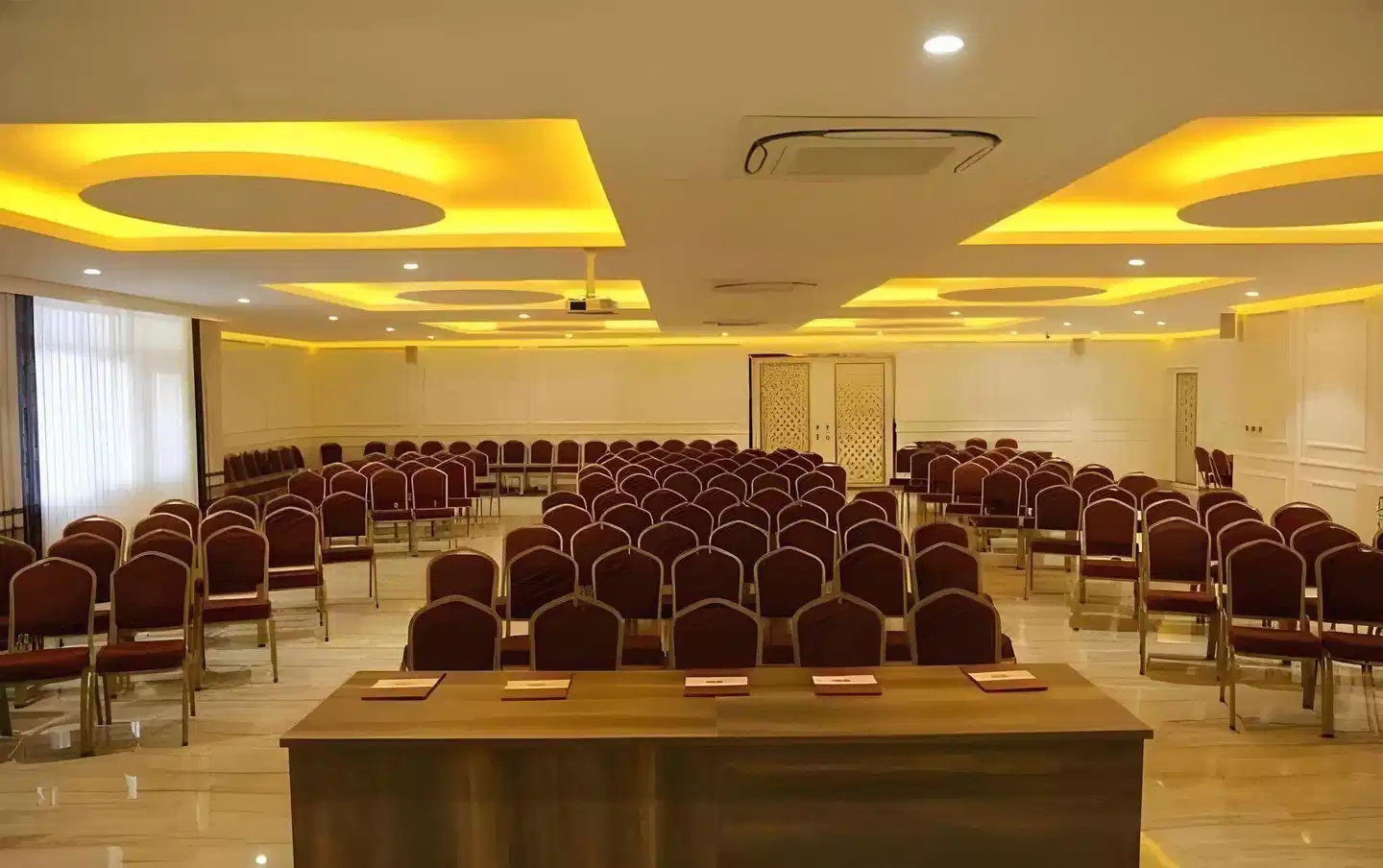 Emirtimes Hotel Tuzla Konferenz