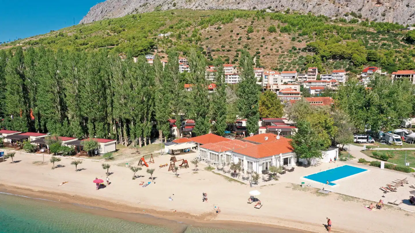 Camp Almissa Aussenansicht