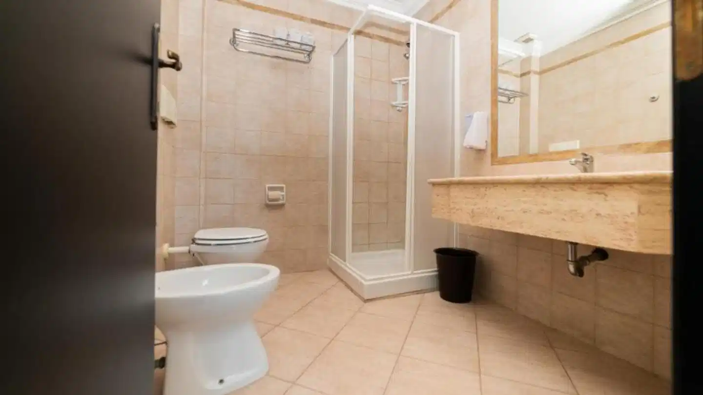 Hotel Center 3 Badezimmer