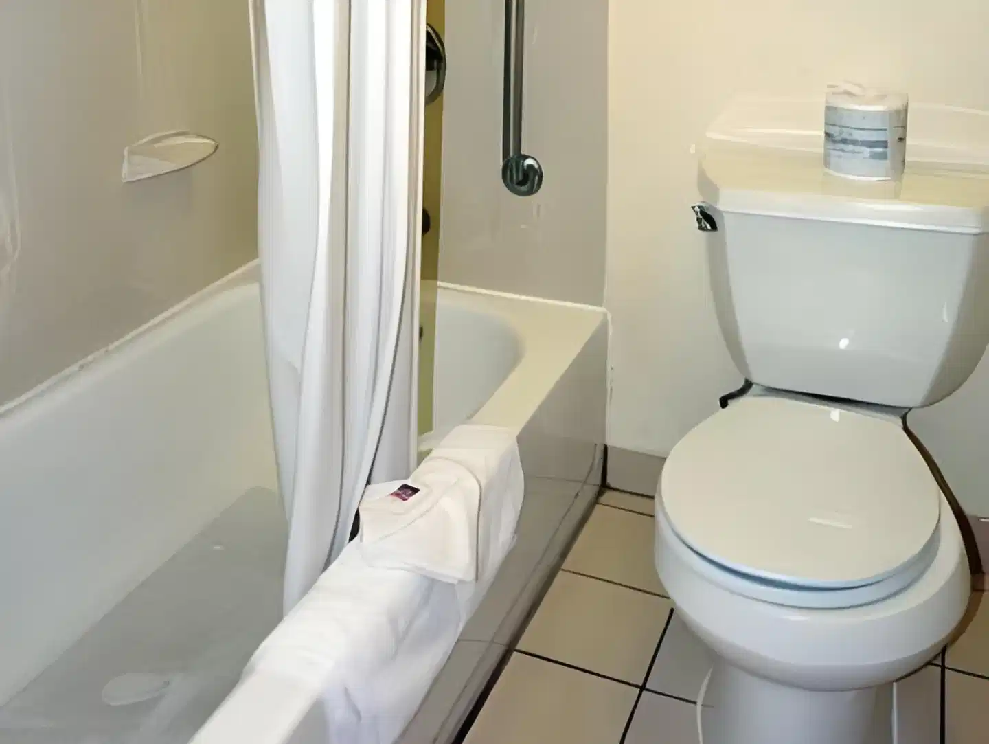 Motel 6 Virginia Beach, VA Badezimmer