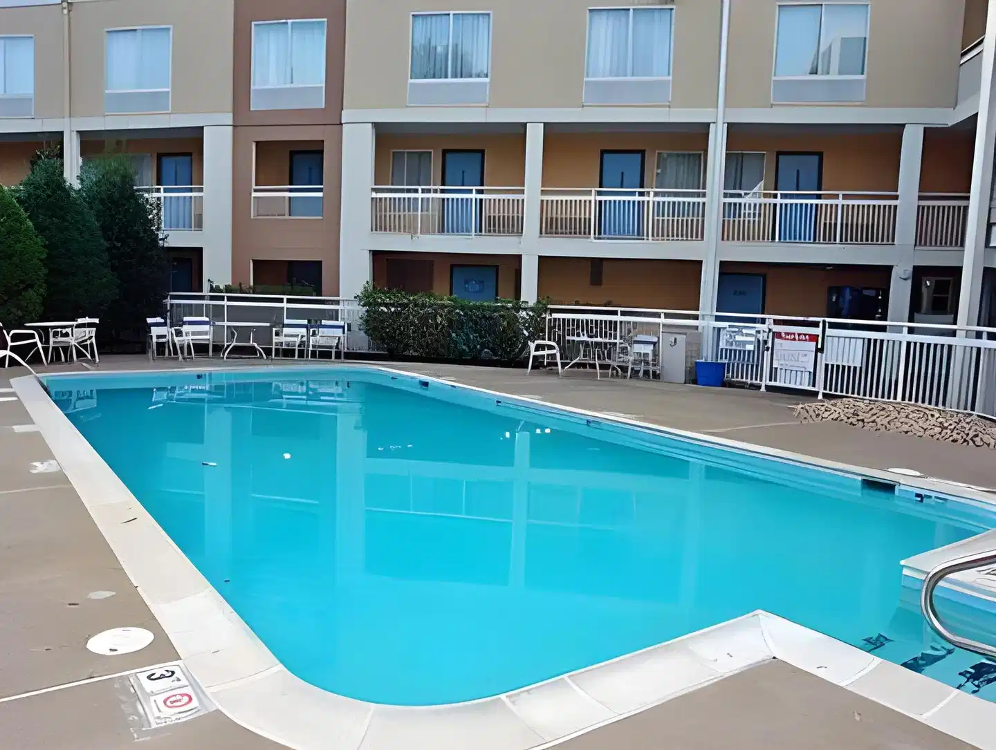 Motel 6 Virginia Beach, VA Pool